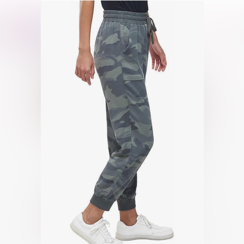 Hollister Light Green Camo Joggers - Picture 2 of 13